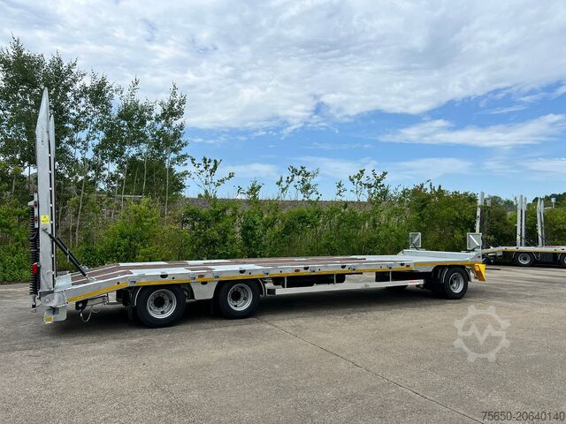 Low loader trailer Möslein T 3-9,20 F  3 Achs Tieflader mit gerader Ladefläche 9 m, Neufahrzeug