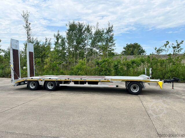 Low loader trailer Möslein T 3-9,20 F  3 Achs Tieflader mit gerader Ladefläche 9 m, Neufahrzeug