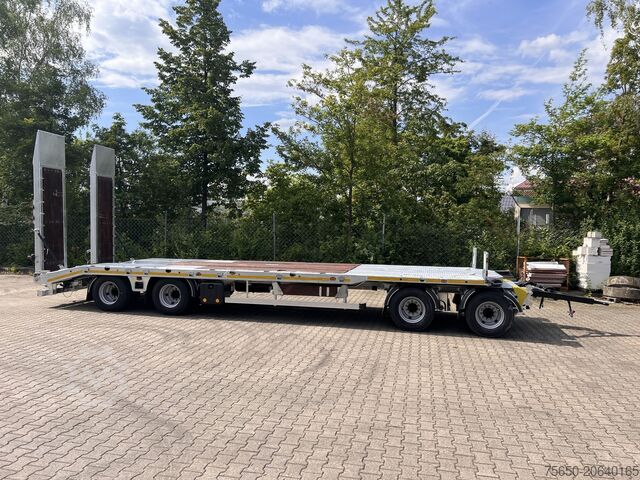 Low loader trailer Möslein T4 VB H1 gerade  neuer 4 Achs Tieflader gerade hydraulischen Rampen
