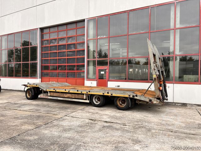 Low loader trailer Möslein TF3 Schwebheim 3 Achs Tiefladeranhänger