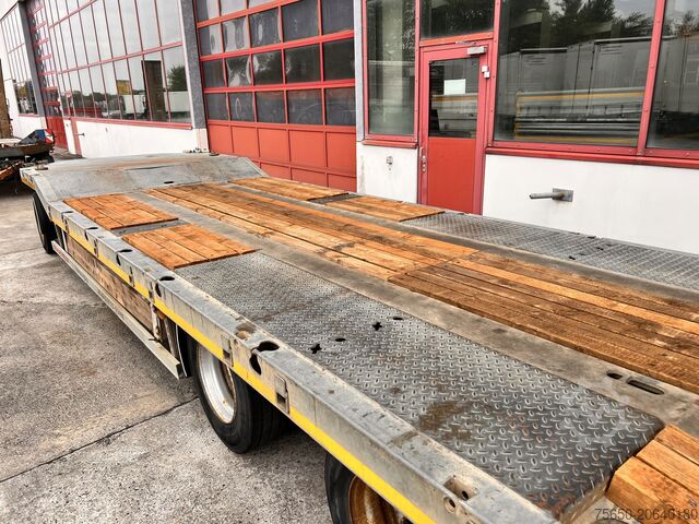 Low loader trailer Möslein TF3 Schwebheim  3 Achs Tiefladeranhänger