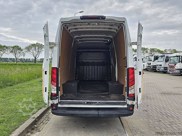 High-roof van IVECO DAILY 35C21 3.0Ltr Dubbellucht !