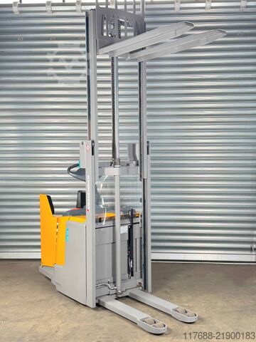 High lift truck driver Jungheinrich ERC 212 - Service Neu - Batterie 80% - 2,5m Hub