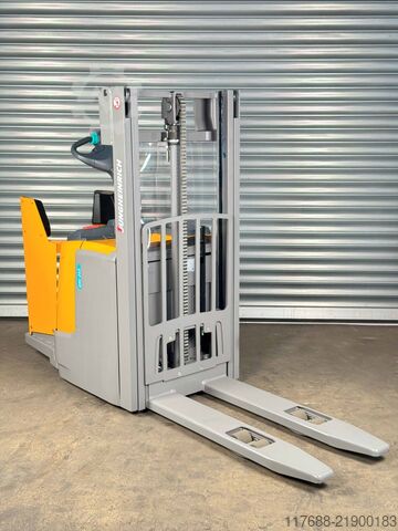High lift truck driver Jungheinrich ERC 212 - Service Neu - Batterie 80% - 2,5m Hub