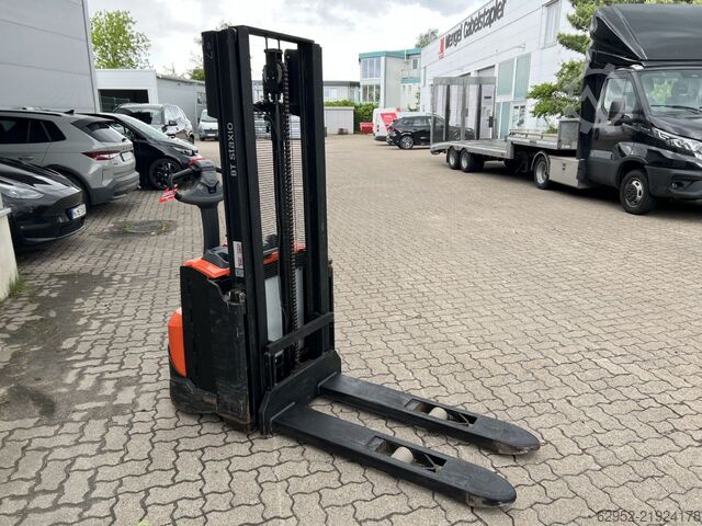 High Lift stacker Toyota SWE 100