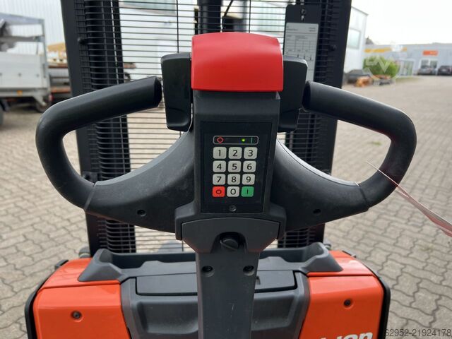 High Lift stacker Toyota SWE 100