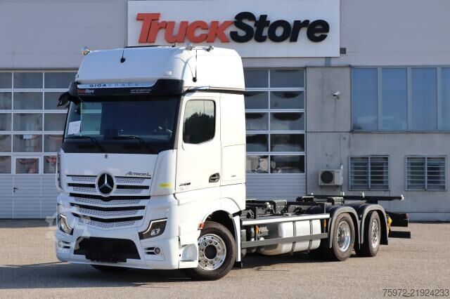 Silo truck  Actros 2563 L WECHSELSILO Silofahrzeug (Staub-/Rieselgüter)