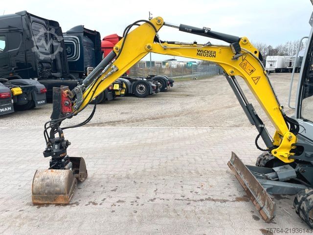 Mini excavator NEUSON ET 18 / Schnellwechsler / Greifer + Schaufel