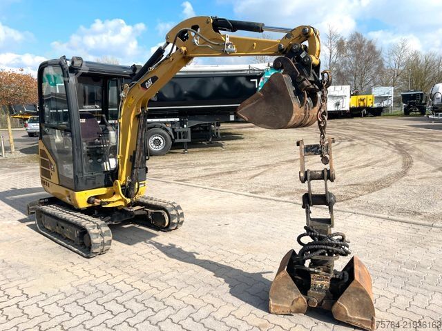 Mini excavator CATERPILLAR 301.7 D / Schnellwechsler / Löffel + Greifer