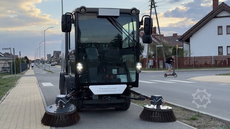 Electric sweeper Boschung Urban Sweeper S2.0 Powered by Electric