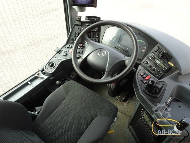Motor coach MERCEDES-BENZ Intouro 49 Sitze Liftbus EURO 6