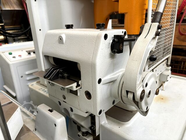 Automatic punching machine Bruderer BSTA 30