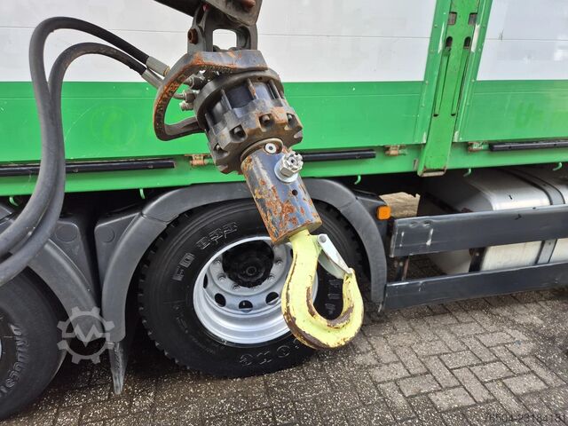 MAN TGS 26.400 6X2 Pritsche/ Crane Terex 210.2-A13 Remote MAN TGS 26.400 6X2 Pritsche/ Crane Terex 210.2-A13 ...