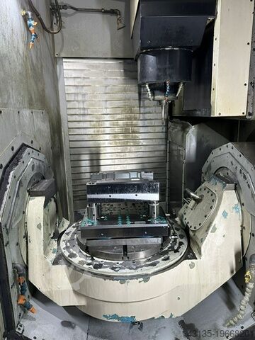 Universal machining center Makino D 500