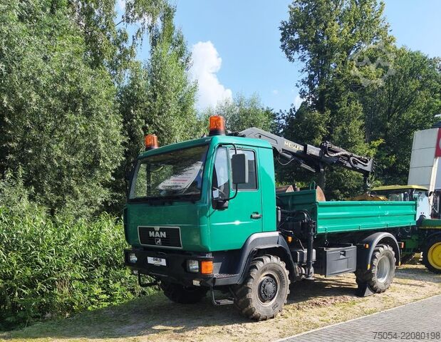 Kipper LKW MAN LKW Kipper mit Kran und Holzgreifer 7731