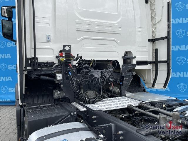 Standard tractor unit Scania R 460 A4x2NA DIFF-L RETARDER HYDRO VECTO 3