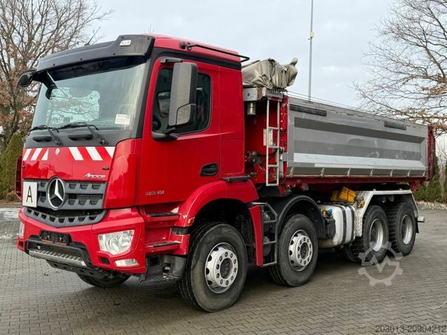 Three-sided tipper truck MERCEDES-BENZ Arocs 3243 8x4 Kipper Schwarzmuller Bordmatik