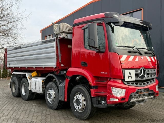Three-sided tipper truck MERCEDES-BENZ Arocs 3243 8x4 Kipper Schwarzmuller Bordmatik