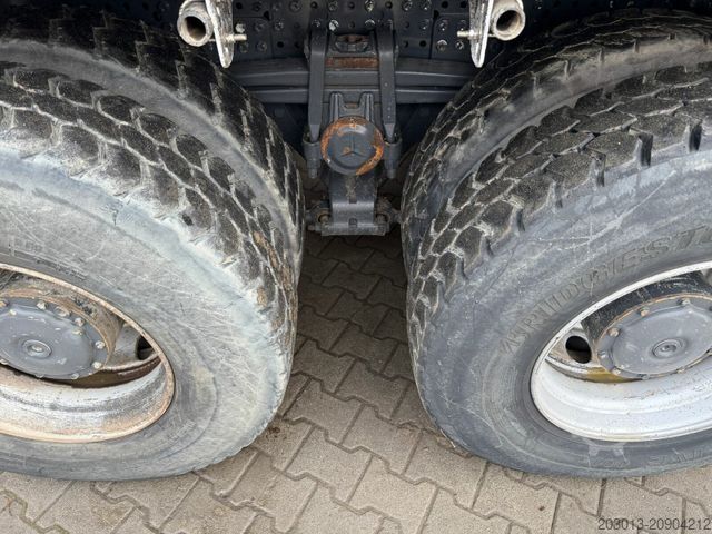 Three-sided tipper truck MERCEDES-BENZ Arocs 3243 8x4 Kipper Schwarzmuller Bordmatik