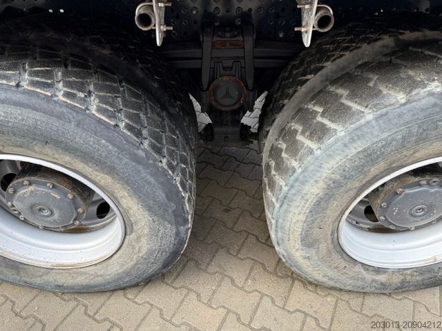 Three-sided tipper truck MERCEDES-BENZ Arocs 3243 8x4 Kipper Schwarzmuller Bordmatik