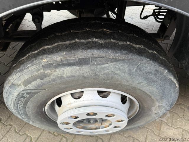 Three-sided tipper truck MERCEDES-BENZ Arocs 3243 8x4 Kipper Schwarzmuller Bordmatik