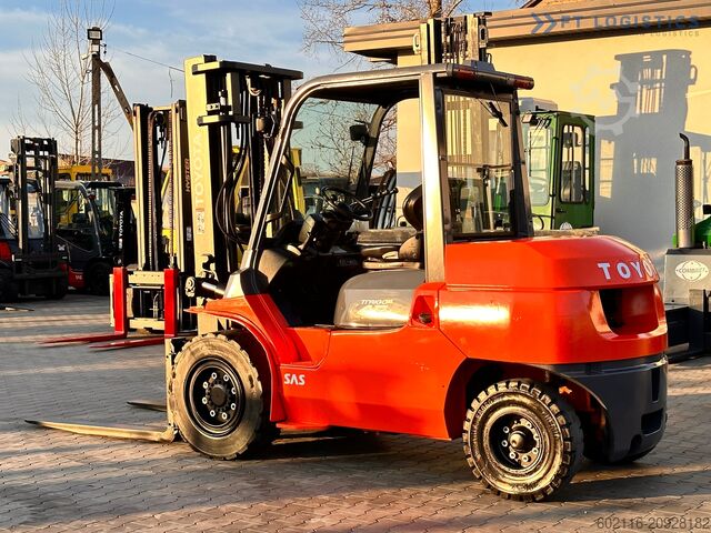 Forklift Toyota 42-4FD40 / DIESEL / 4500KG / DUPLEX / FO