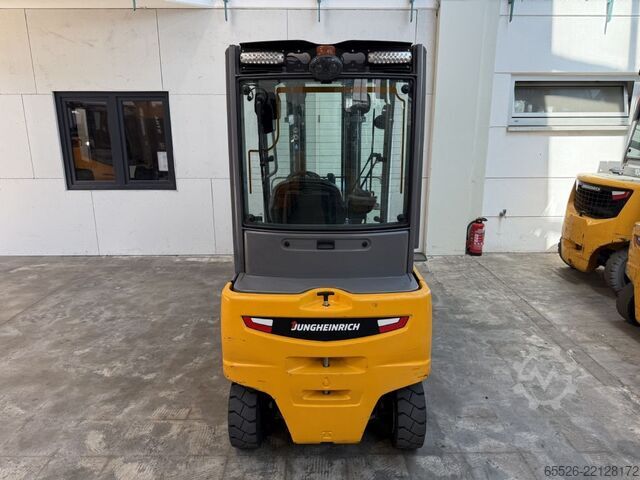 Electric 4-wheel forklift Jungheinrich EFG 320 / STVZO / nur 2599 Std.