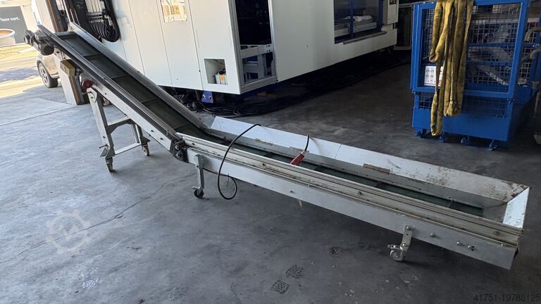 Angled conveyor belt AXMANN 4066