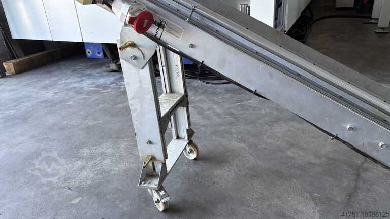 Angled conveyor belt AXMANN 4066