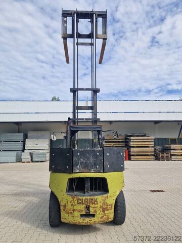 Forklift Clark DPH 75