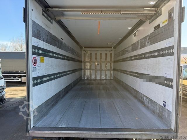 Kühlkoffer-LKW MERCEDES-BENZ ANTOS 2540 L Kühlkoffer 8,2 m LBW 2 T*CARRIER