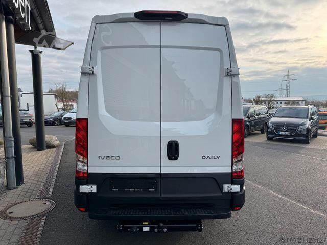 High-roof van Iveco Daily 35S16 A8 *DoKa*Automatik*AHK*R3.520mm*