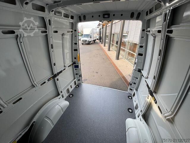 High-roof van Iveco Daily 35S16 A8 *DoKa*Automatik*AHK*R3.520mm*