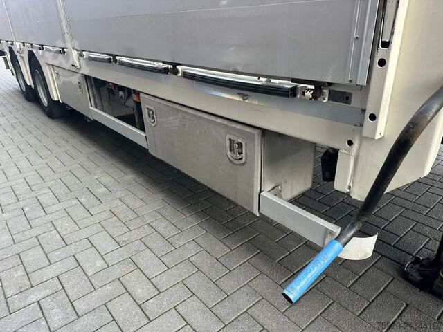 Semi low-loader NOYENS 2 ASSER SEMIE HYDRAULISCH GESTUURD