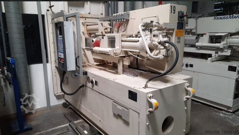 Injection molding machine KraussMaffei KM110-340 C1, MC4
