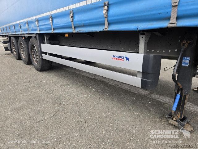 Auflieger mit Pritsche & Plane Schmitz Cargobull Semitrailer Curtainsider Standard