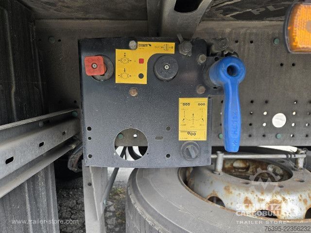 Auflieger mit Pritsche & Plane Schmitz Cargobull Semitrailer Curtainsider Standard