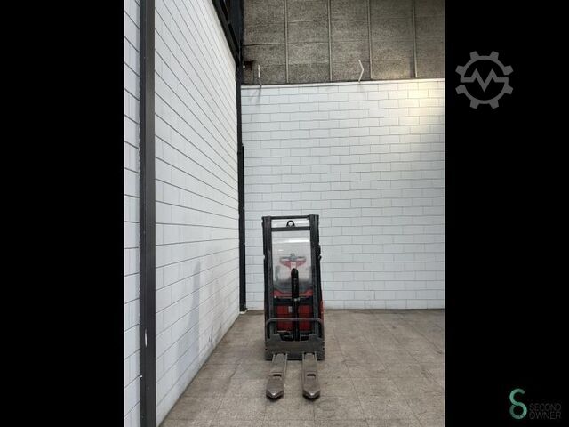 Stacker Linde L12
