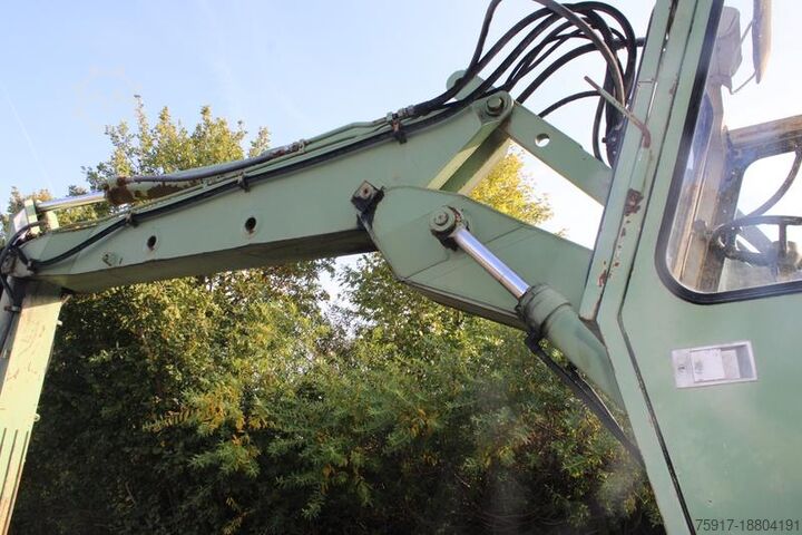 Mobile excavator FUCHS 713, Verstellausleger, Allradantrieb
