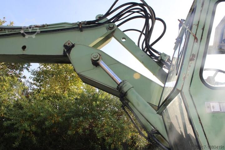 Mobile excavator FUCHS 713, Verstellausleger, Allradantrieb