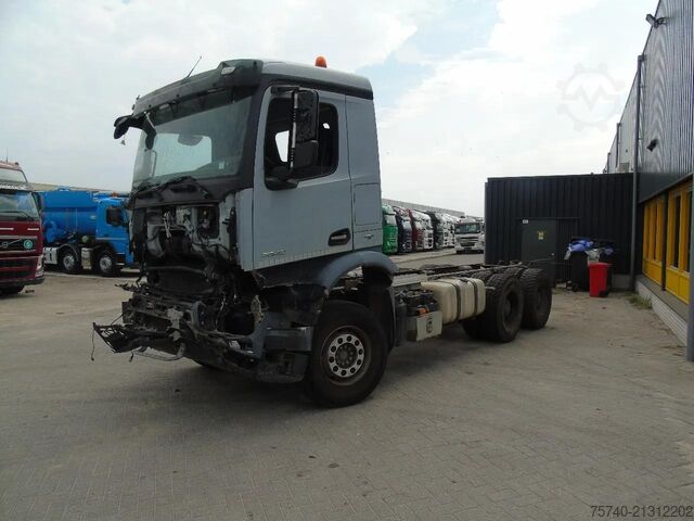 Chassis cab Mercedes-Benz Arocs 2640 + 6x4 + functional / engine good + E...