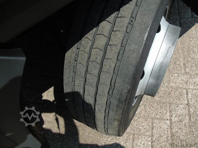 Box body Iveco ML 75 E18 + MANUAL + EURO 5 + 3 STOELEN