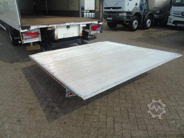 Box body MAN TGM 15.250 + MANUAL + EURO 5 + LIFT