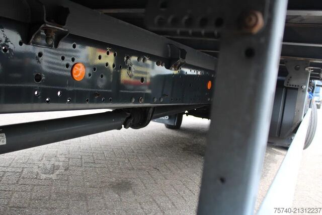 Box body Iveco Eurocargo 120E21 + LIFT + EURO 6 + 2 PIECES IN ...