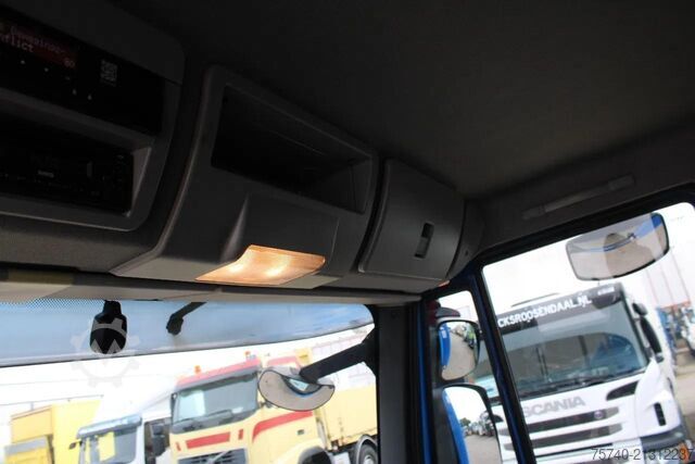 Box body Iveco Eurocargo 120E21 + LIFT + EURO 6 + 2 PIECES IN ...