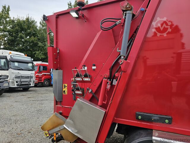 Garbage truck Volvo FL240 mit NTM 12cub K-2KMAXI 7.9+4.1 EUR