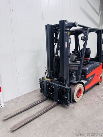 Elektro 4 Rad-Stapler Linde E 25 L-01 Triplex Batterie Bj.19