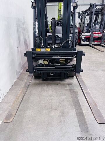 Elektro 4 Rad-Stapler Linde E 25 L-01 Triplex Batterie Bj.19