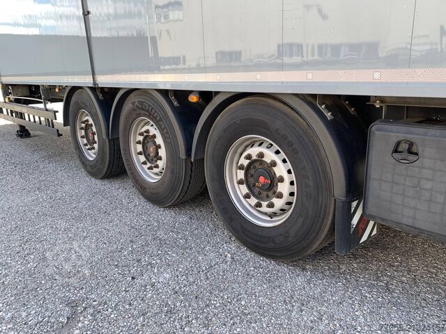 Auflieger mit Walkingfloor SCHWARZMÜLLER STAHLBODEN / STEEL-FLOOR  (4X)