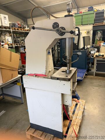 Mandrel press Swisstool P-15